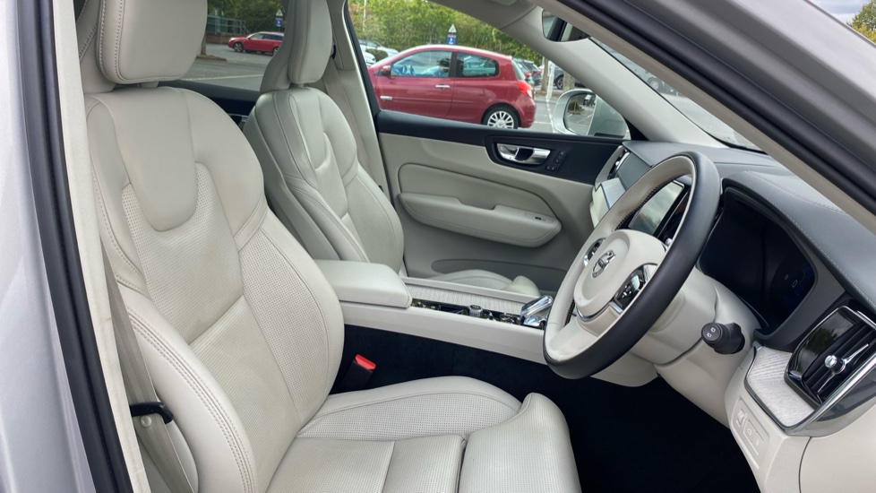 Volvo XC60 2.0 T6 Recharge PHEV Inscription 5dr AWD Auto Estate - Image 37