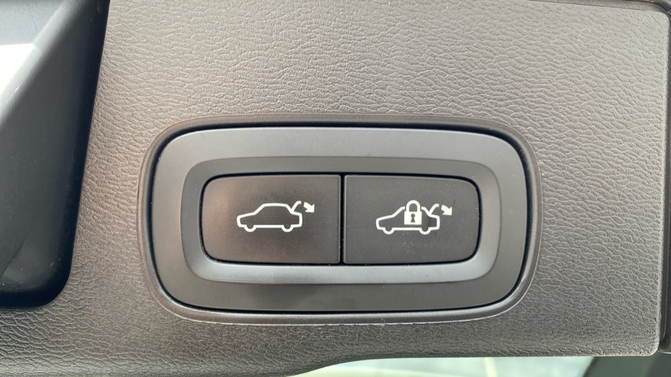 Volvo XC60 2.0 T6 Recharge PHEV Inscription 5dr AWD Auto Estate - Image 42