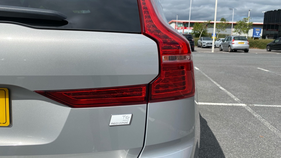 Volvo XC60 2.0 T6 Recharge PHEV Inscription 5dr AWD Auto Estate - Image 43