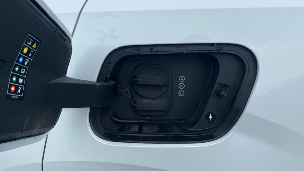 Volvo EX30 315kW Twin Motor Performance Plus 69kWh 5dr Auto Electric Estate - Image 40