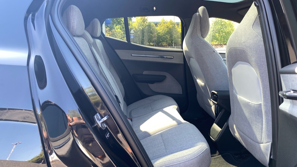 Volvo EX30 200kW SM Extended Range Ultra 69kWh 5dr Auto Electric Estate - Image 6