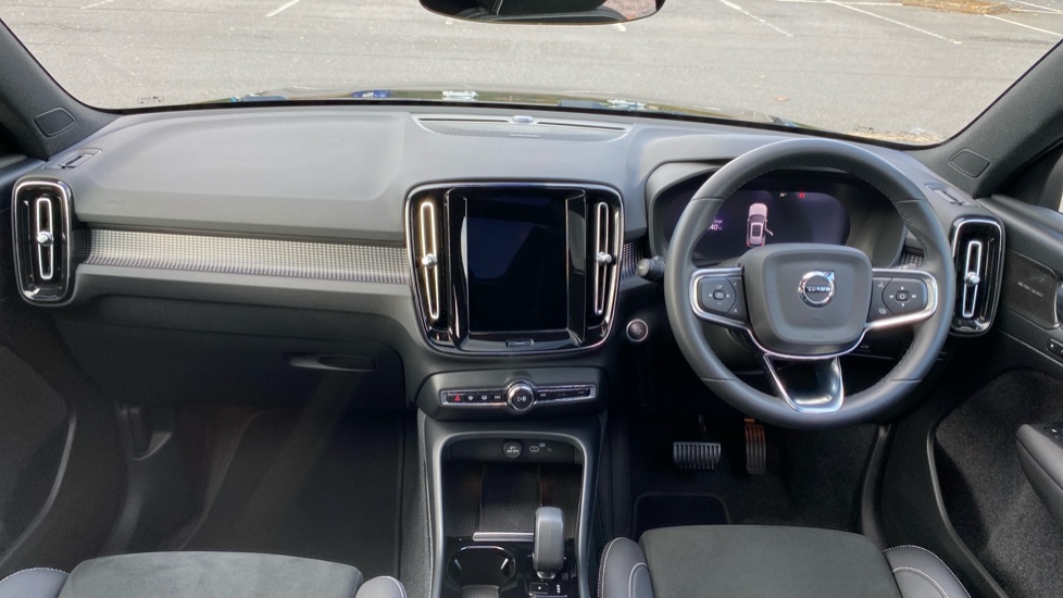 Volvo XC40 2.0 B3P Ultimate Dark 5dr Auto Petrol Estate - Image 6
