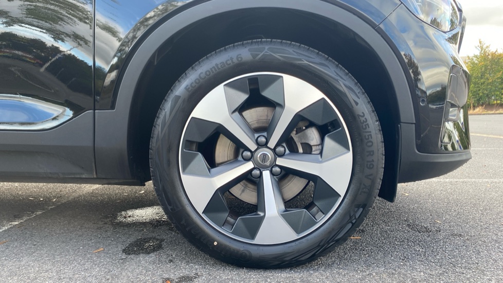 Volvo XC40 2.0 B3P Ultimate Dark 5dr Auto Petrol Estate - Image 10