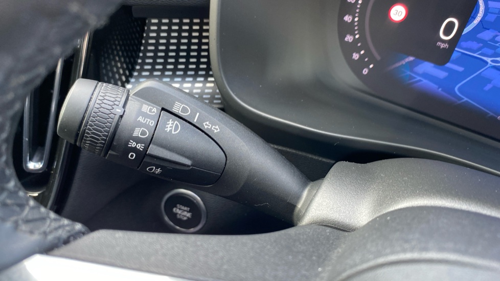 Volvo XC40 2.0 B3P Ultimate Dark 5dr Auto Petrol Estate - Image 34