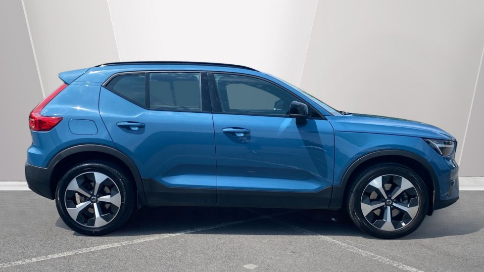 Volvo XC40 2.0 B3P Plus Dark 5dr Auto Petrol Estate - Image 3