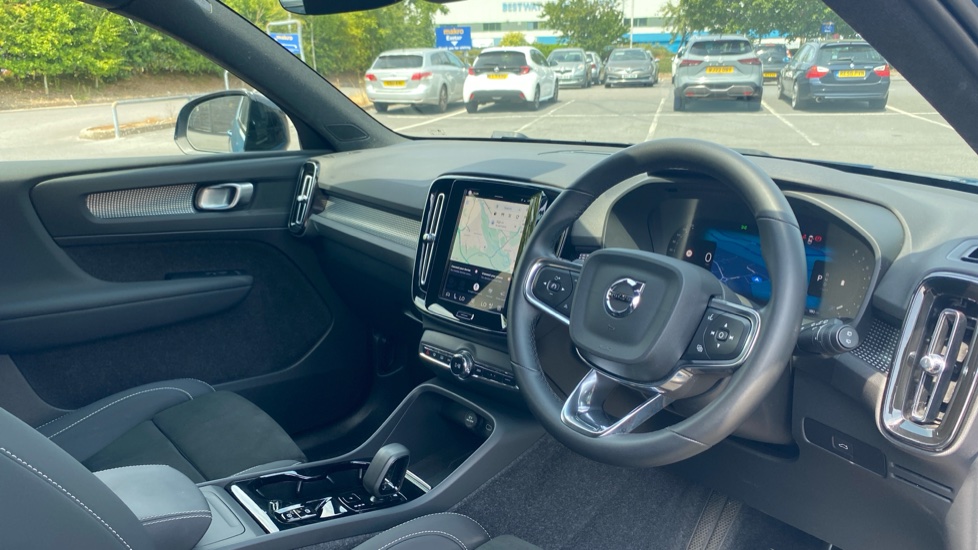 Volvo XC40 2.0 B3P Plus Dark 5dr Auto Petrol Estate - Image 4