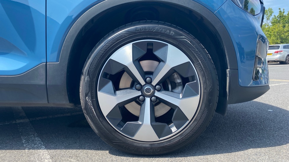 Volvo XC40 2.0 B3P Plus Dark 5dr Auto Petrol Estate - Image 9