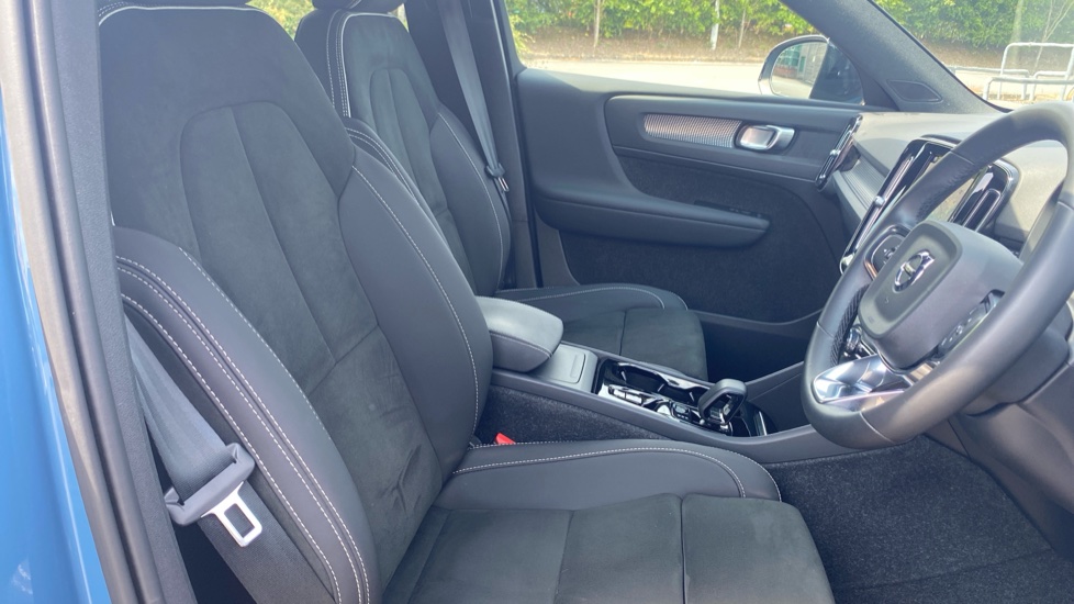Volvo XC40 2.0 B3P Plus Dark 5dr Auto Petrol Estate - Image 36