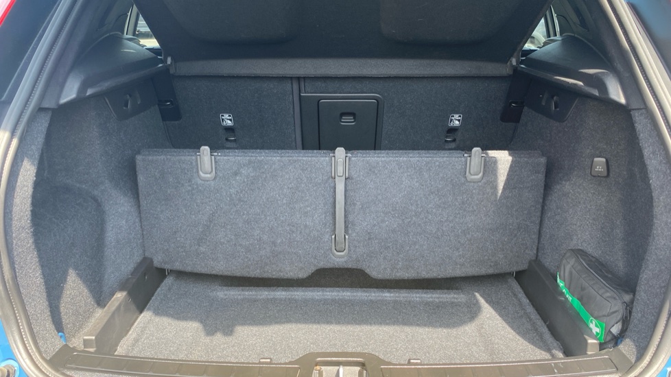Volvo XC40 2.0 B3P Plus Dark 5dr Auto Petrol Estate - Image 39