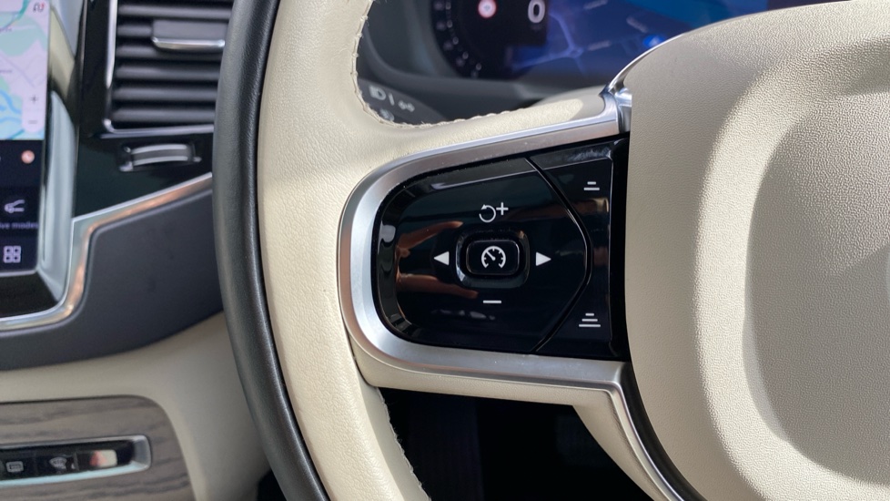 Volvo XC90 2.0 B5P [250] Plus Dark 5dr AWD Geartronic Petrol Estate - Image 29