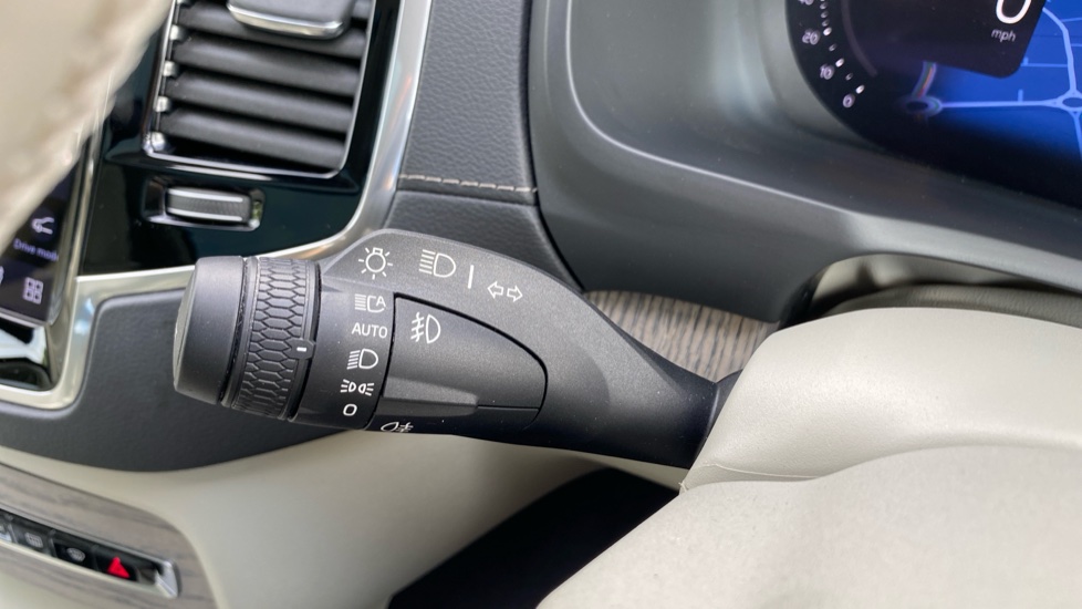 Volvo XC90 2.0 B5P [250] Plus Dark 5dr AWD Geartronic Petrol Estate - Image 32