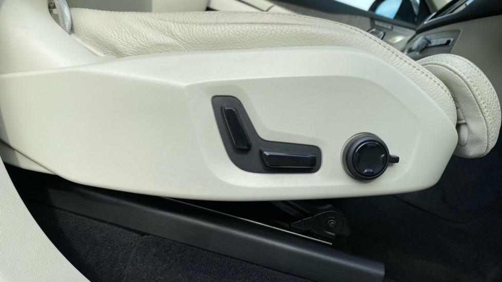Volvo XC90 2.0 B5P [250] Plus Dark 5dr AWD Geartronic Petrol Estate - Image 36