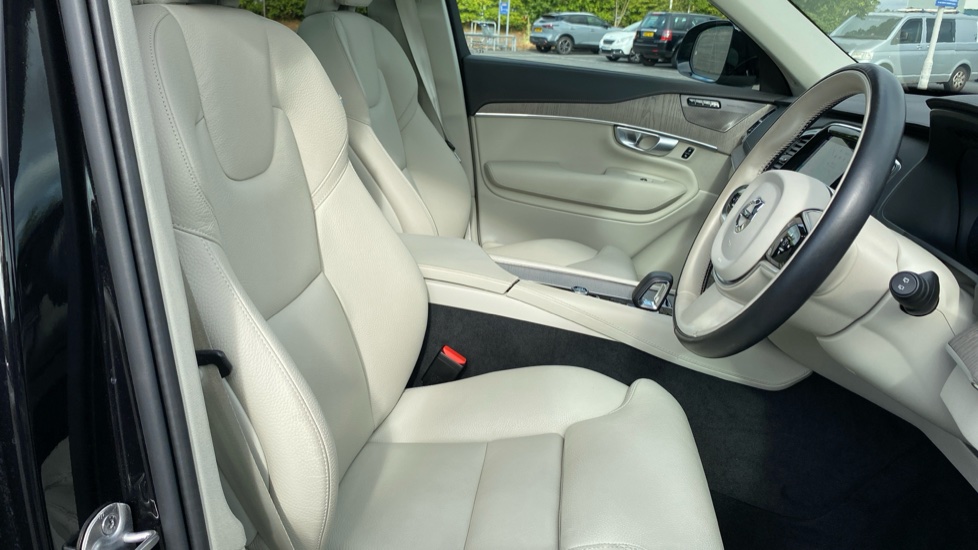 Volvo XC90 2.0 B5P [250] Plus Dark 5dr AWD Geartronic Petrol Estate - Image 37