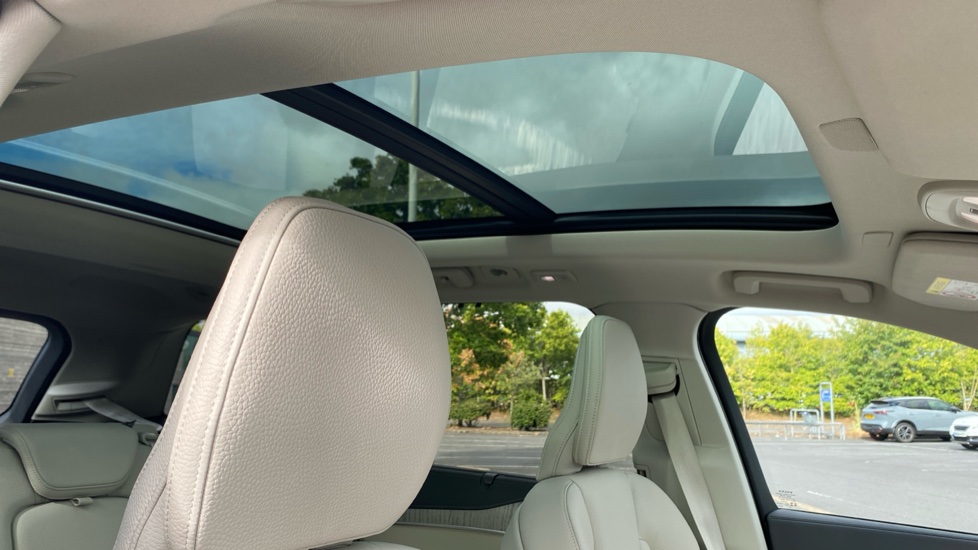 Volvo XC90 2.0 B5P [250] Plus Dark 5dr AWD Geartronic Petrol Estate - Image 38