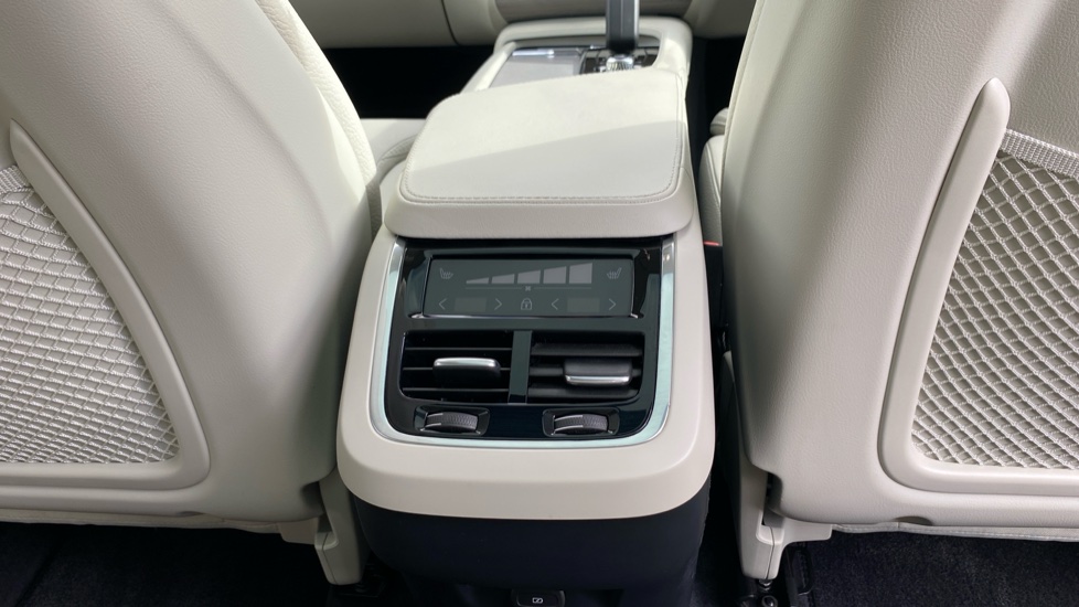 Volvo XC90 2.0 B5P [250] Plus Dark 5dr AWD Geartronic Petrol Estate - Image 39