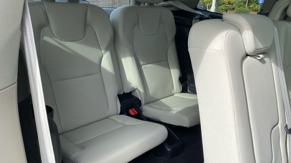 Volvo XC90 2.0 B5P [250] Plus Dark 5dr AWD Geartronic Petrol Estate - Image 46