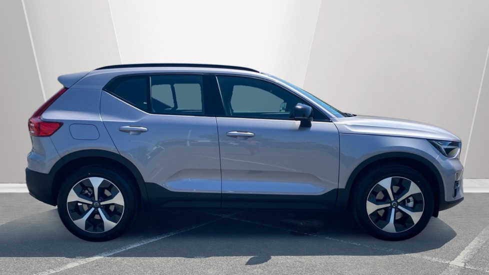 Volvo XC40 2.0 B4P Plus Dark 5dr Auto Petrol Estate - Image 3
