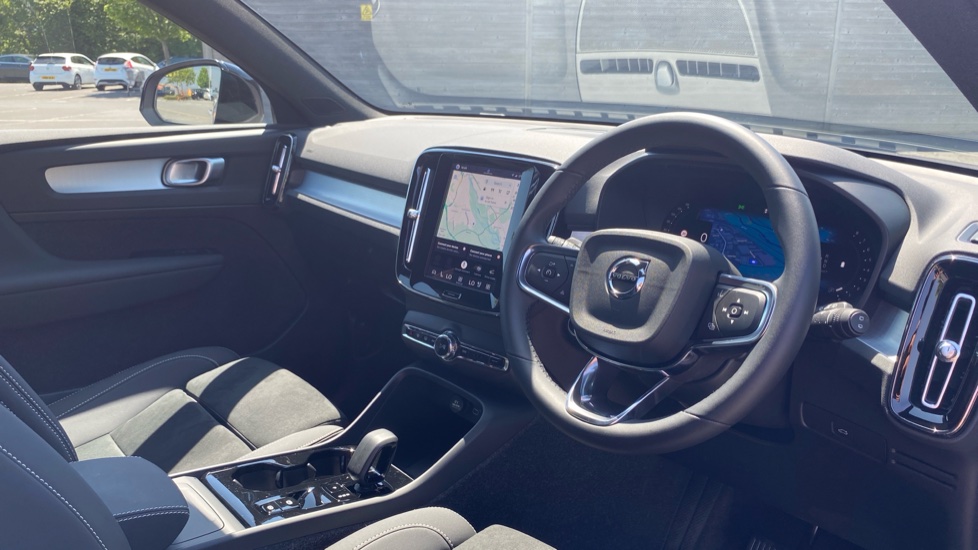 Volvo XC40 2.0 B4P Plus Dark 5dr Auto Petrol Estate - Image 5