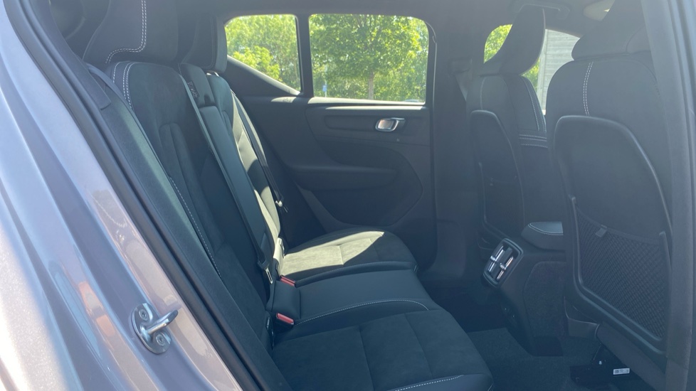 Volvo XC40 2.0 B4P Plus Dark 5dr Auto Petrol Estate - Image 7