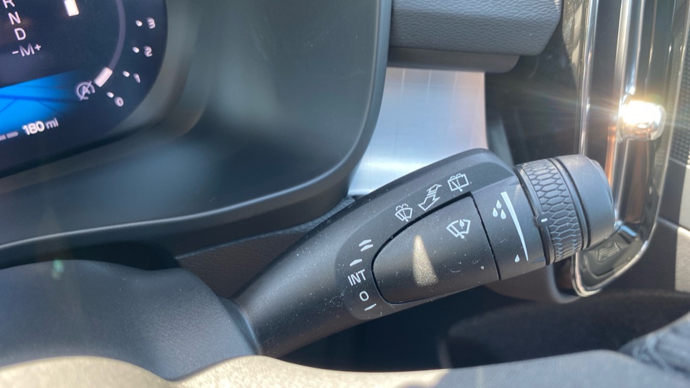 Volvo XC40 2.0 B4P Plus Dark 5dr Auto Petrol Estate - Image 31