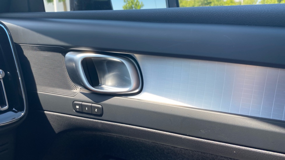 Volvo XC40 2.0 B4P Plus Dark 5dr Auto Petrol Estate - Image 33