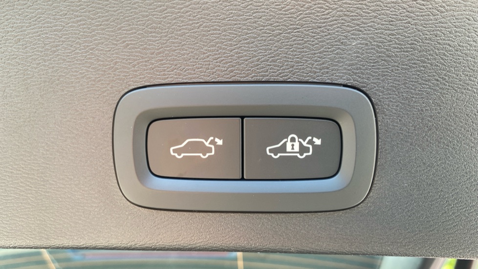 Volvo XC40 2.0 B4P Plus Dark 5dr Auto Petrol Estate - Image 42