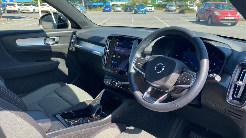 Volvo XC40 2.0 B3P Plus Dark 5dr Auto Petrol Estate - Image 4