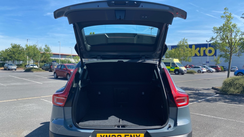 Volvo XC40 2.0 B3P Plus Dark 5dr Auto Petrol Estate - Image 13