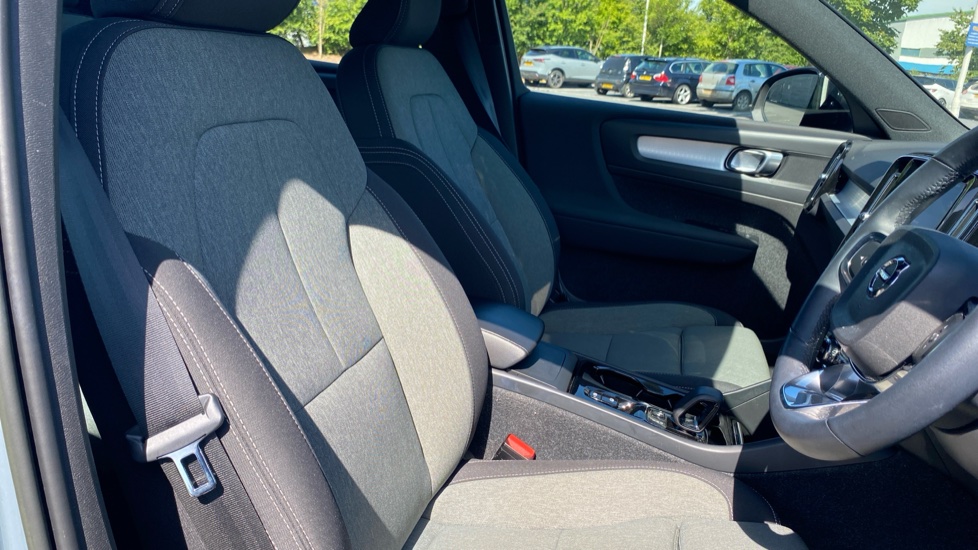 Volvo XC40 2.0 B3P Plus Dark 5dr Auto Petrol Estate - Image 35