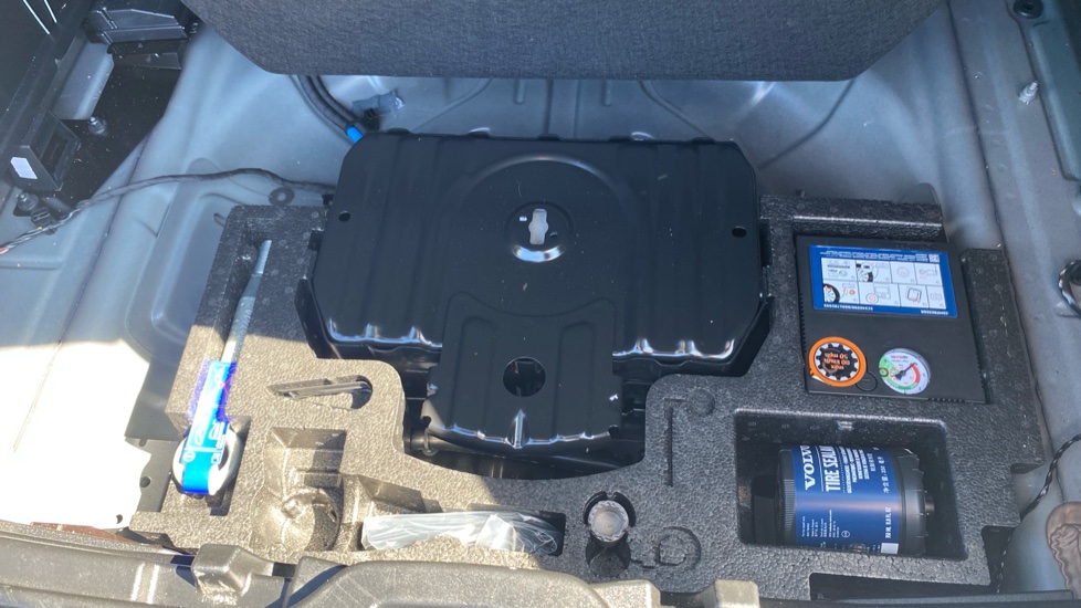 Volvo XC40 2.0 B3P Plus Dark 5dr Auto Petrol Estate - Image 39