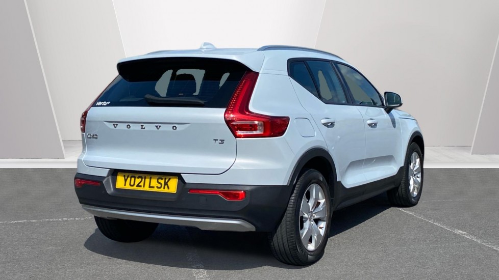 Volvo XC40 1.5 T3 [163] Momentum 5dr Geartronic Petrol Estate - Image 2