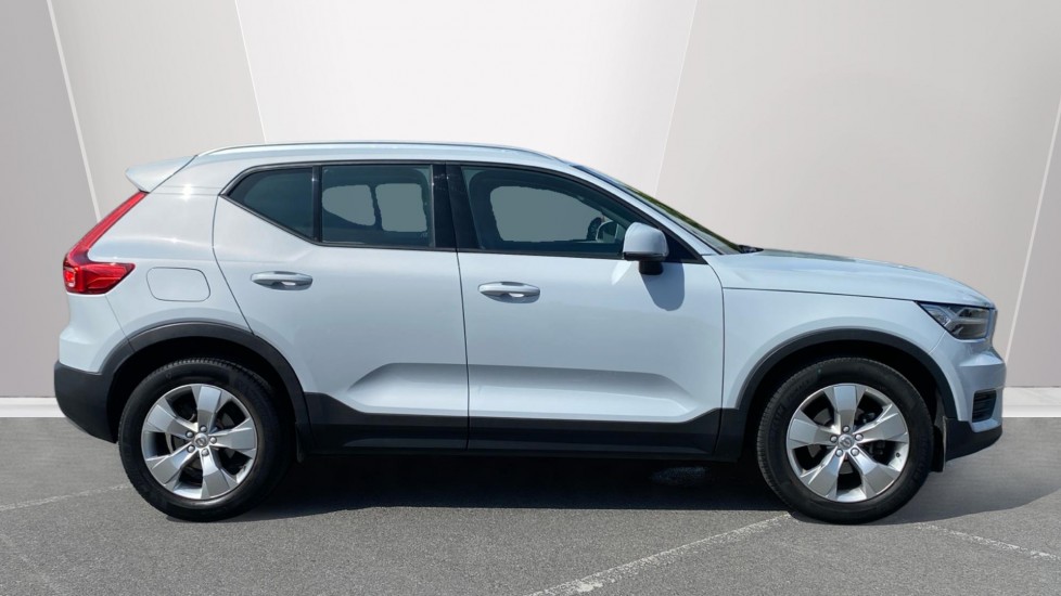 Volvo XC40 1.5 T3 [163] Momentum 5dr Geartronic Petrol Estate - Image 3