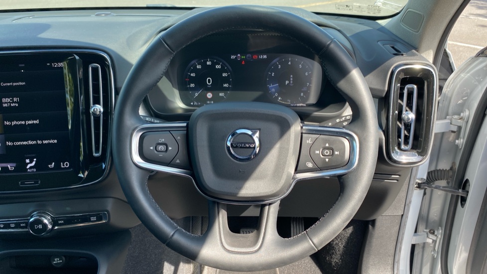 Volvo XC40 1.5 T3 [163] Momentum 5dr Geartronic Petrol Estate - Image 11
