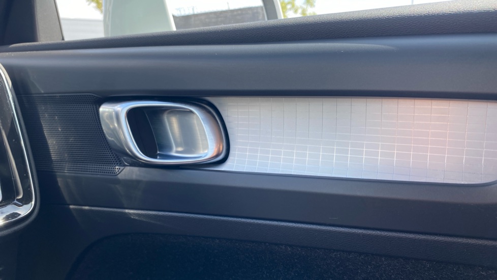 Volvo XC40 1.5 T3 [163] Momentum 5dr Geartronic Petrol Estate - Image 34