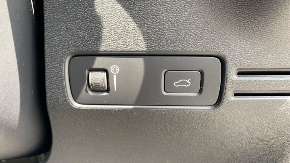 Volvo XC40 1.5 T3 [163] Momentum 5dr Geartronic Petrol Estate - Image 36