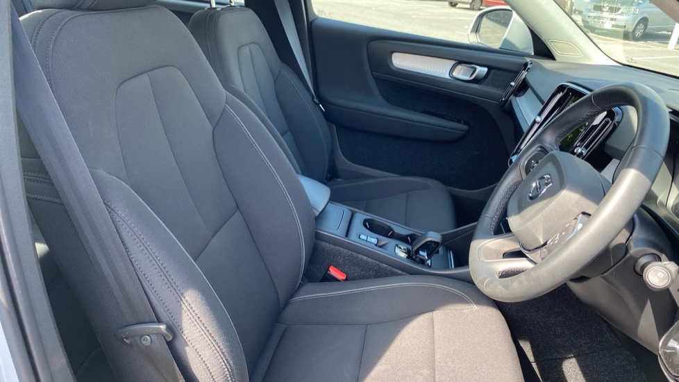 Volvo XC40 1.5 T3 [163] Momentum 5dr Geartronic Petrol Estate - Image 38
