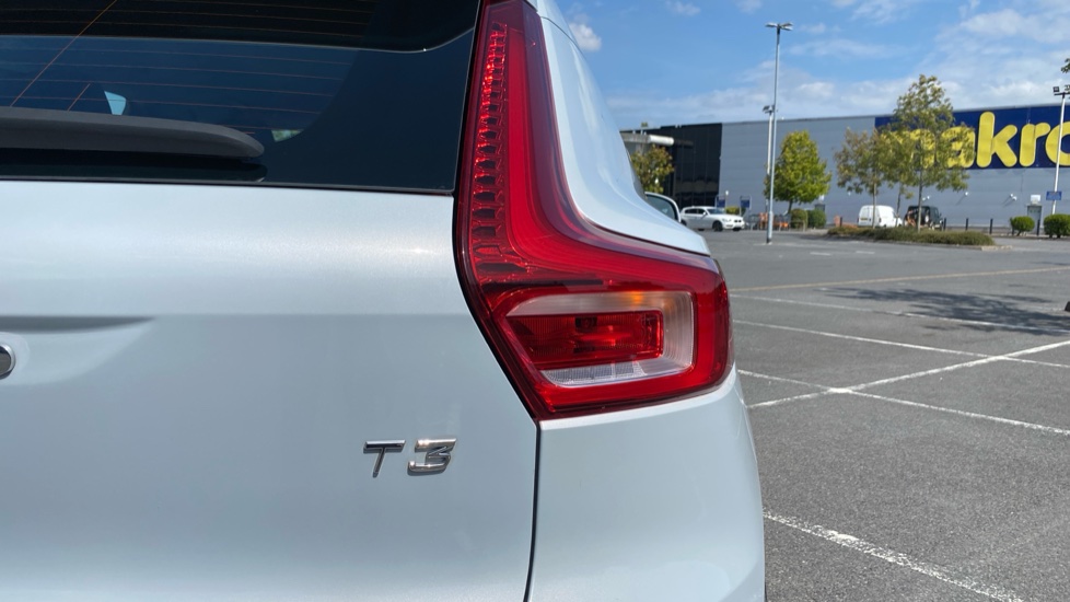 Volvo XC40 1.5 T3 [163] Momentum 5dr Geartronic Petrol Estate - Image 43