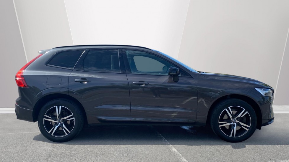 Volvo XC60 2.0 B5P R DESIGN 5dr AWD Geartronic Petrol Estate - Image 3