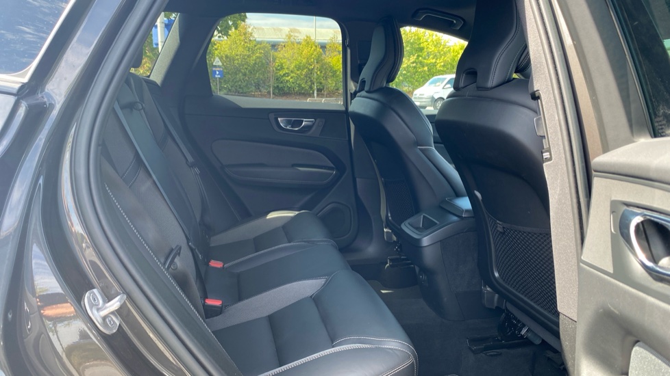 Volvo XC60 2.0 B5P R DESIGN 5dr AWD Geartronic Petrol Estate - Image 7