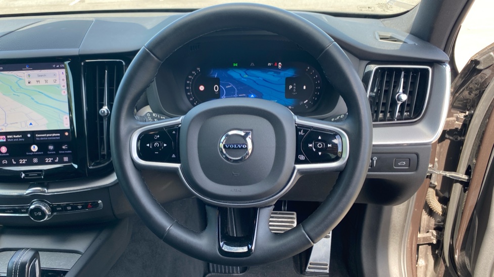 Volvo XC60 2.0 B5P R DESIGN 5dr AWD Geartronic Petrol Estate - Image 11