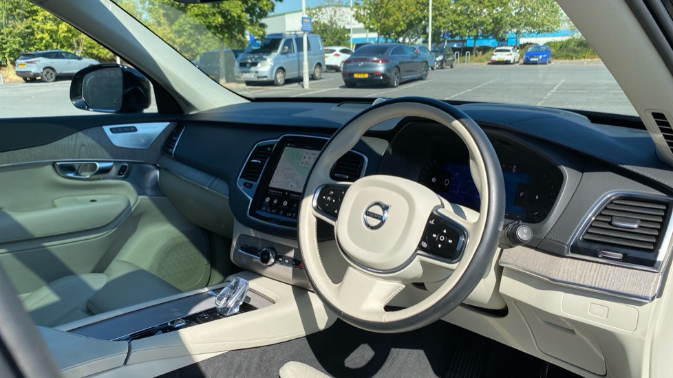 Volvo XC90 2.0 B6P Ultimate Dark 5dr AWD Geartronic Petrol Estate - Image 4