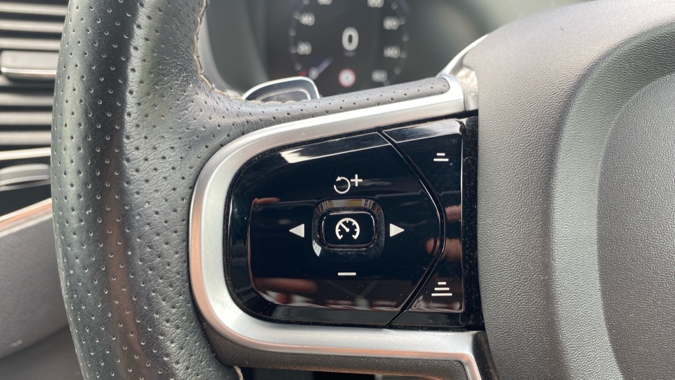 Volvo XC90 2.0 D5 PowerPulse R DESIGN 5dr AWD Geartronic Diesel Estate - Image 23