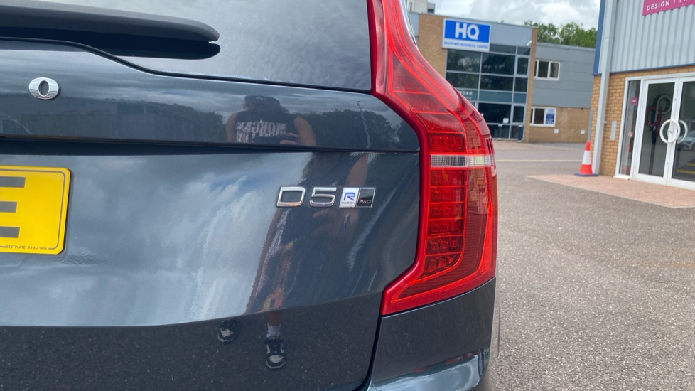 Volvo XC90 2.0 D5 PowerPulse R DESIGN 5dr AWD Geartronic Diesel Estate - Image 39