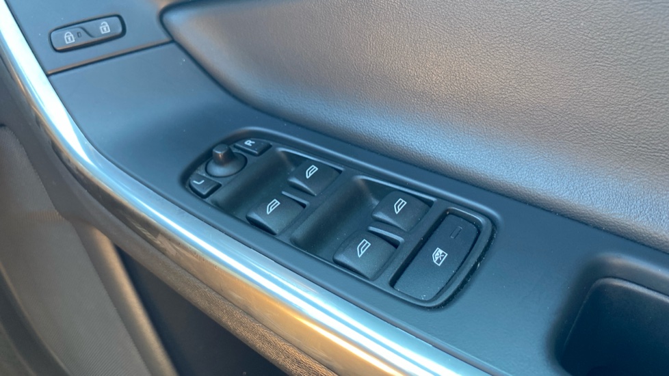 Volvo S60 D4 [190] R DESIGN Nav 4dr Diesel Saloon - Image 19