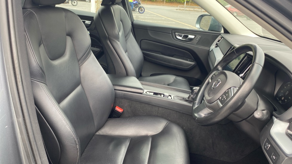 Volvo XC60 2.0 T5 [250] Momentum 5dr AWD Geartronic Petrol Estate - Image 29