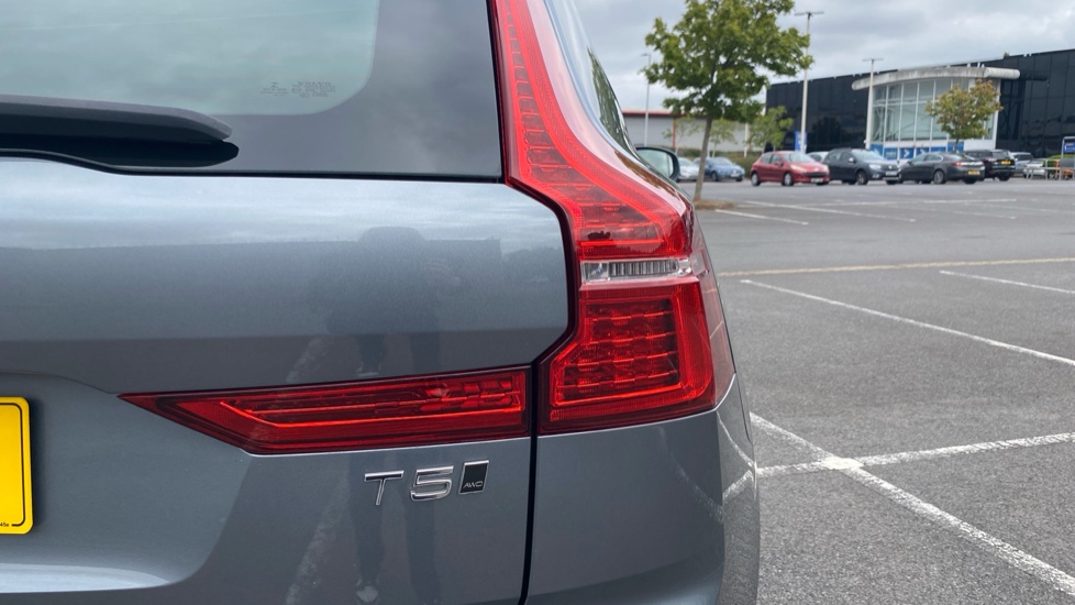 Volvo XC60 2.0 T5 [250] Momentum 5dr AWD Geartronic Petrol Estate - Image 36