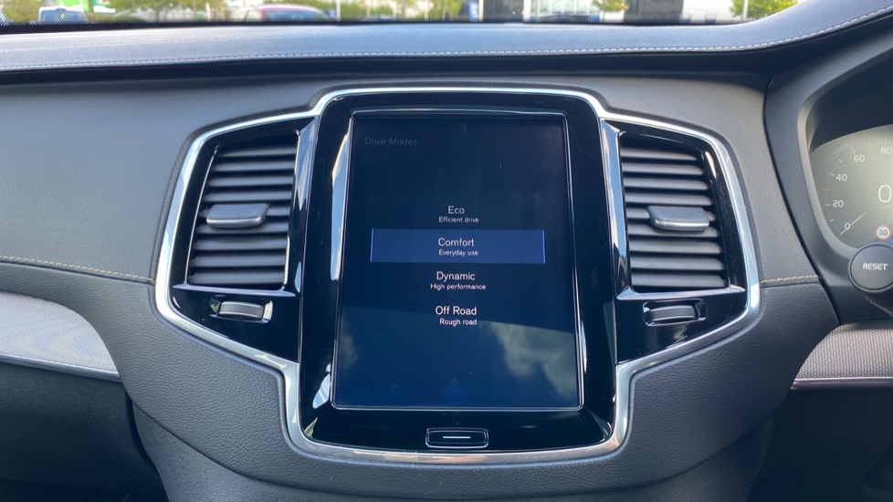 Volvo XC90 2.0 D5 PowerPulse R DESIGN Pro 5dr AWD Geartronic Diesel Estate - Image 25