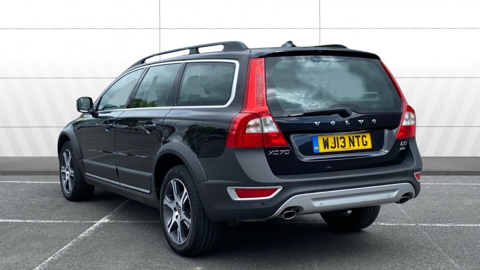 Volvo XC70 D5 [215] SE Lux 5dr Geartronic [Sat Nav] Diesel Estate - Image 2
