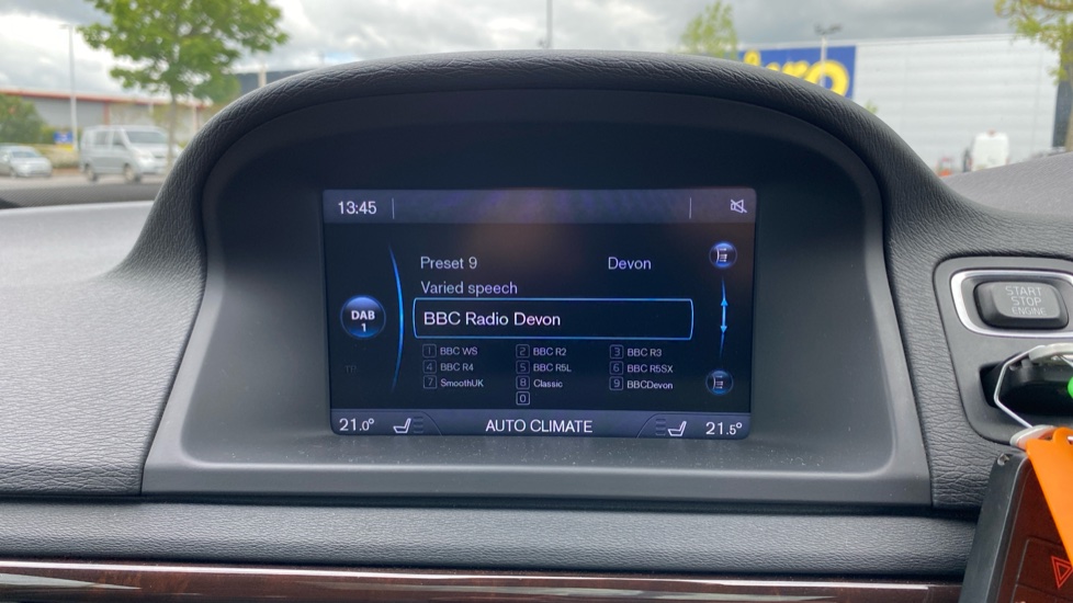 Volvo XC70 D5 [215] SE Lux 5dr Geartronic [Sat Nav] Diesel Estate - Image 11