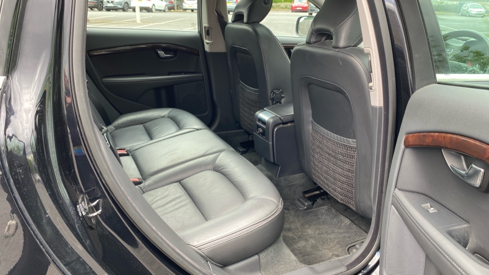 Volvo XC70 D5 [215] SE Lux 5dr Geartronic [Sat Nav] Diesel Estate - Image 29